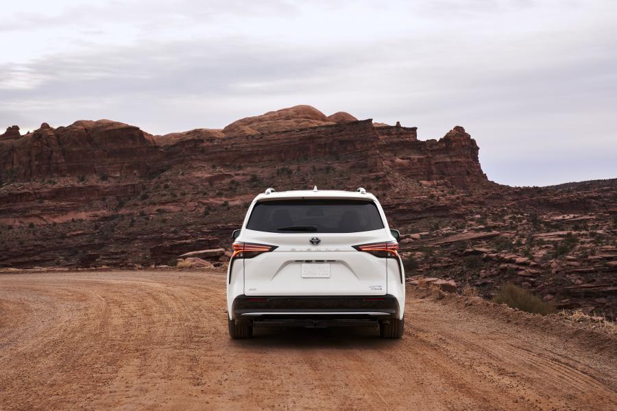  Toyota Sienna Limited 2020 года  (фото 3 из 9)